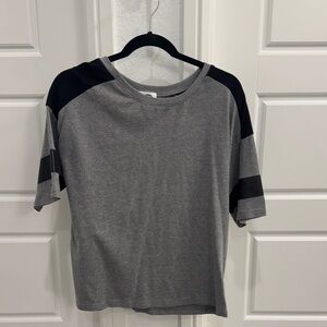 Old Navy Gray and Black Short Sleeve Tee